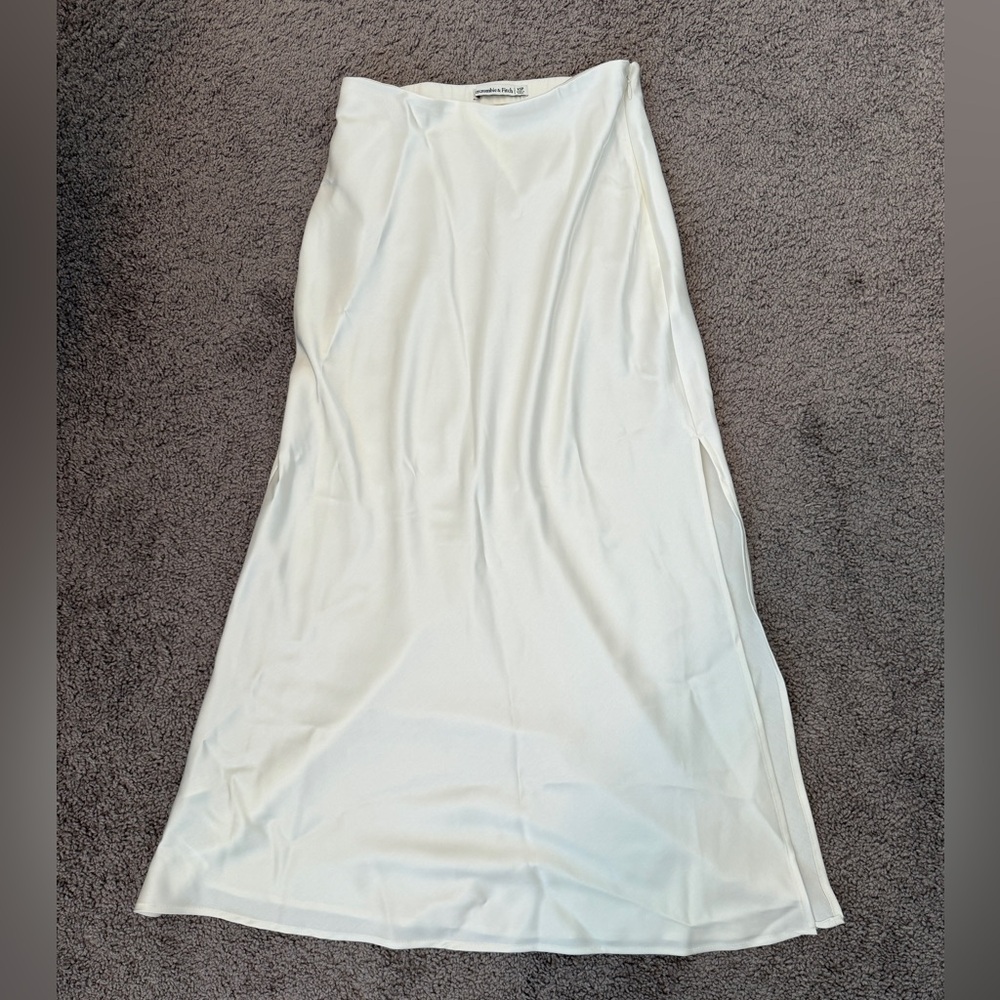 New Abercrombie & Fitch White Satin Midi Skirt